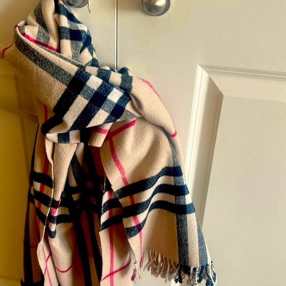 Accessories - Moving Sale Must Go! Tans & black plaid scarf, red detailing, warm, classic!